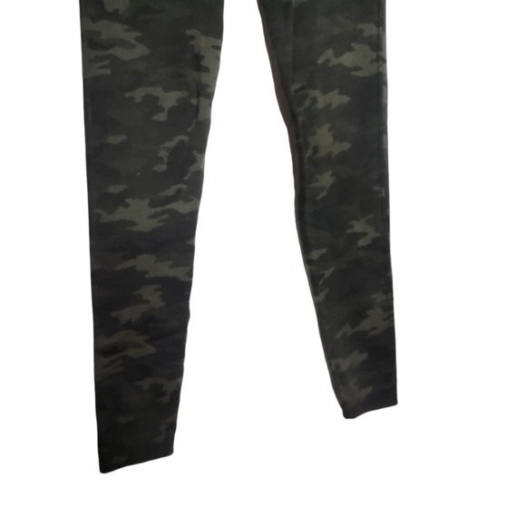 SPANX Look At Me Now Camo Legging - Picture 5 of 8